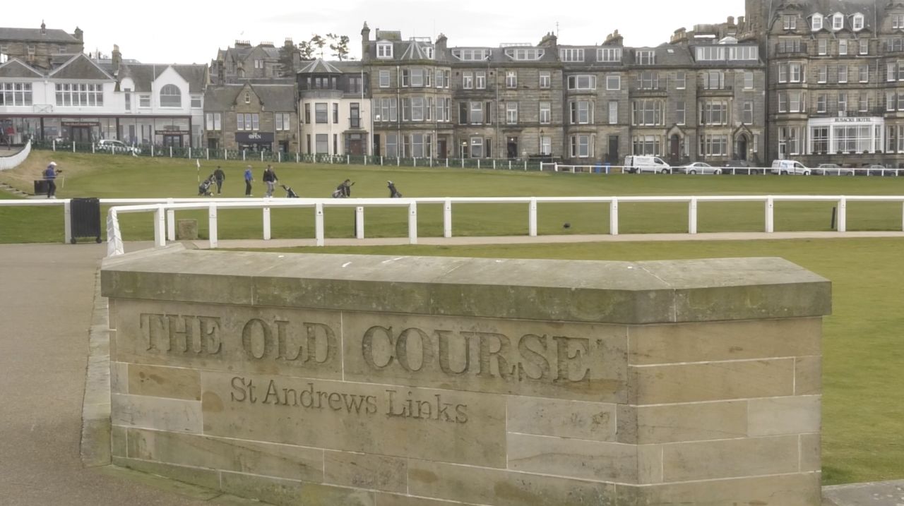 Photo of the Old Course, golf course in St. Andrews, Scotland